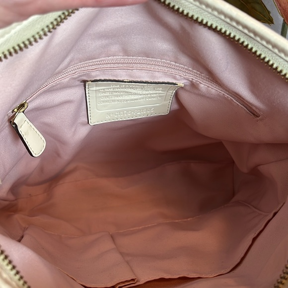 Coach Gold Crossboby - Picture 8 of 12